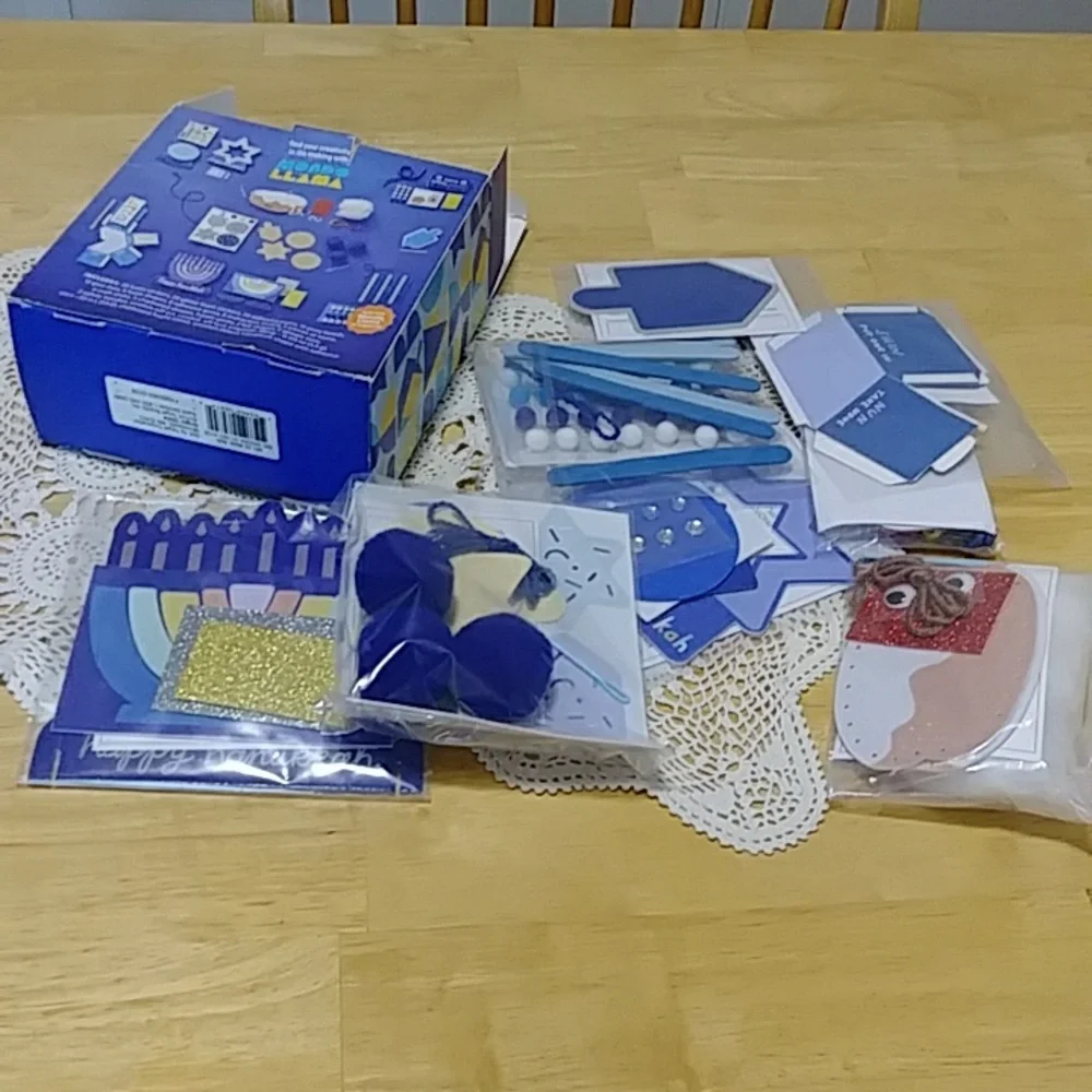 Hannukah 8 Days of Crafting Kit- Mondo Llama New